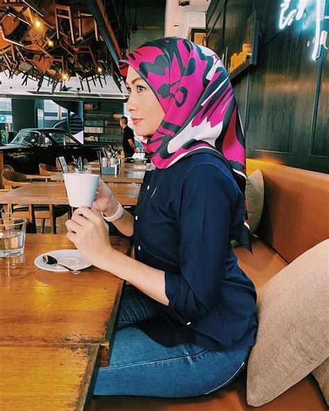 Pin By Azizi Kong On Pretty Muslimah In 2022 Beautiful Hijab Girl