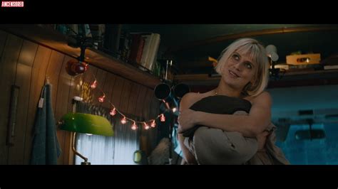 Nackte Alli Neumann In Christmas Crossfire