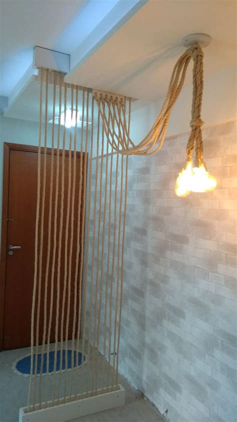 Hall Com Cortina De Cordas E Lustre Rustico De Cordas 6 Lâmpadas