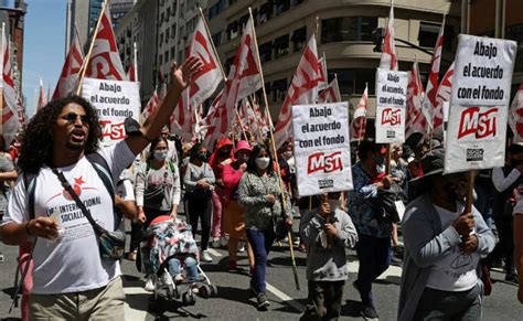 Thousands Protest Argentina S Debt Deal With Imf Kmaupdates