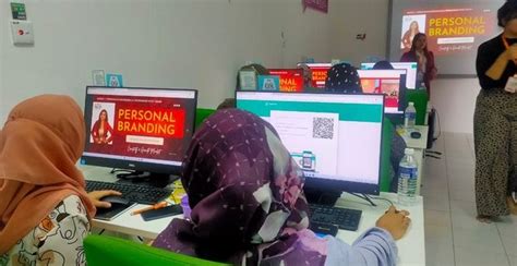 Program Pengurusan Pemasaran Dan Jualan Atas Talian Pusat Ekonomi Digital Keluarga Malaysia