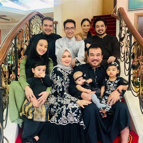 Ramai 9 Potret Lebaran Siti Nurhaliza Bersama Anggota Keluarga Baru