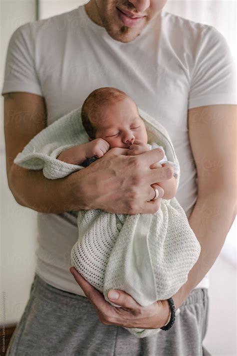 Father Holding A Newborn Baby Wrapped In Blanket Del Colaborador De Stocksy Aleksandra