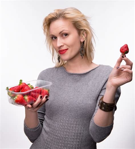 Premium Photo Blond Girl With Fresh Strawberries