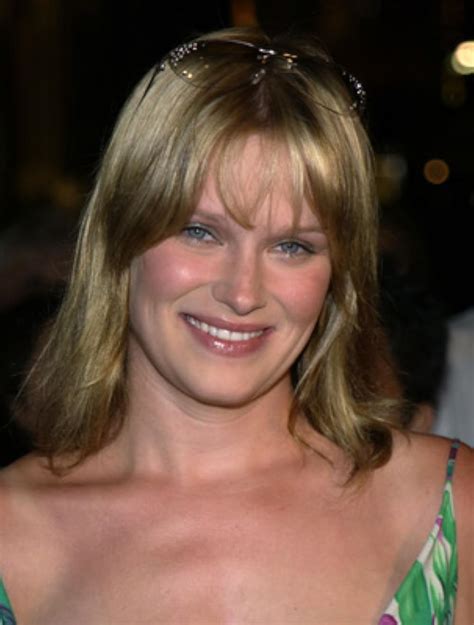 Nicholle Tom