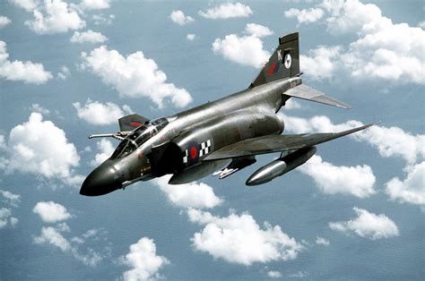 Le 5 195 e et dernier exemplaire a été livré en 1981, après plus de 20 ans de production ininterrompue. HI-TECH Automotive: McDonnell-Douglas F-4 Phantom II