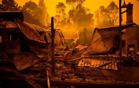 Australian Bushfires Rage Out Of Control As Temperatures Soar To 48c