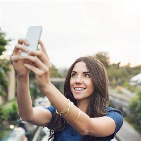 How To Take A Good Selfie 12 Selfie Tips To Consider Selfie Tips