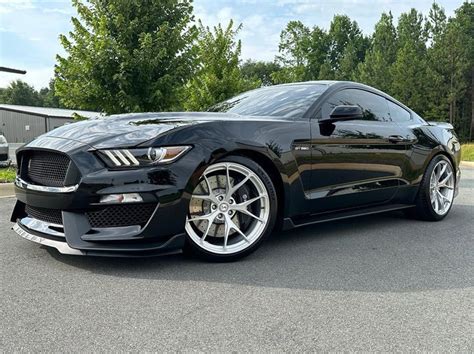 Ford Shelby Mustang Gt350 Black With Silver Signature Sv104 Wheel Front