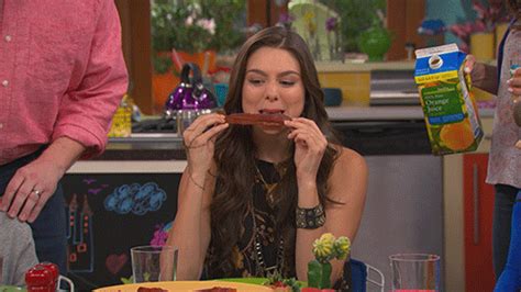 Kira Kosarin Eating  By Nickelodeon Find And Share On Giphy