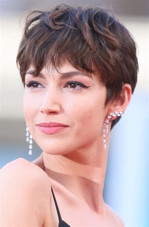 20 Popular Short Hairstyles With Bangs