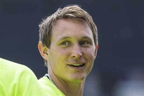 Ol system avec kim källström. L'ancien Lyonnais Kim Källström prend sa retraite - L'Équipe