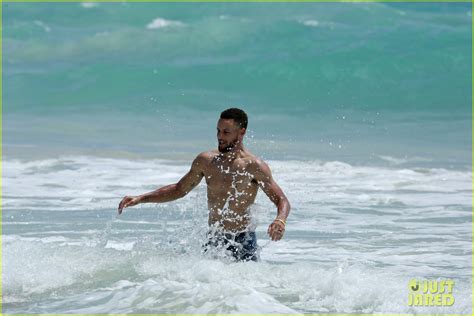 Shirtless Stephen Curry Hits The Beach With Wife Ayesha Photo 3918218