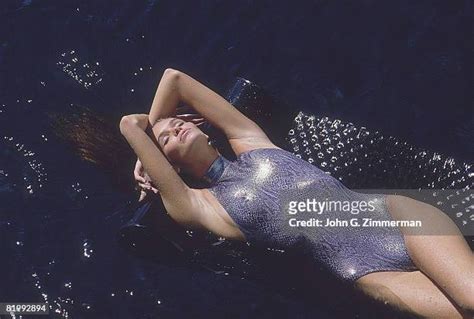 Elle Macpherson Sports Illustrated Swimsuit Photos And Premium High Res Pictures Getty Images