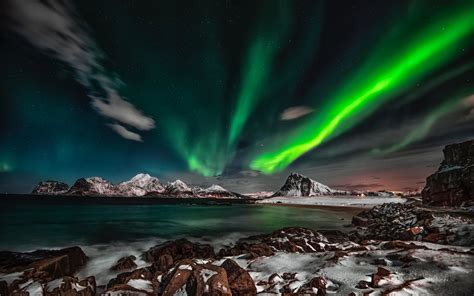Download Wallpaper 3840x2400 Arctic Mountains Nature Aurora Borealis