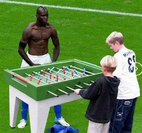 Läuten im hause balotelli etwa bald die hochzeitsglocken? Mario Balotelli funny photo euro 2012