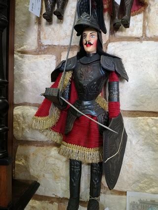 Vendo pupo siciliano vecchio di 40 anni in metallo legno stoffa altezza cm 40 ca buone condizioni come da foto spese di spedizione. Etnae Retrò Rigattiere - Pupi Siciliani