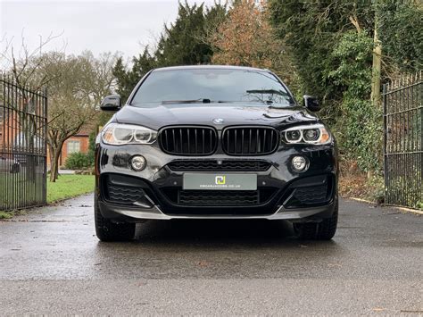 Weight of the vehicle is 2140 kg with 640 liters trunk loading capacity. BMW X6 30d xDrive M Sport 2015 (15) - Oscar Jacobs