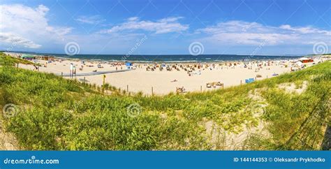 Crowded Baltic Sea Beach In Swinoujscie Poland Editorial Stock Photo Image Of Grass Climate