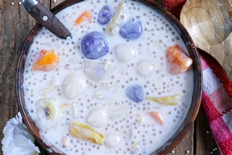 Ginataang Bilo bilo (sticky rice balls in coco milk) | Foxy Folksy