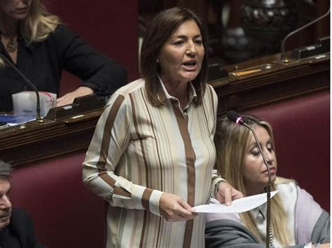 Polverini, che ha definito i disoccupati italiani sfigati che aspettano i soldi durante il consiglio dei nove, è una vergognosa offesa oltre che un'ulteriore umiliazione inflitta a quei 3 milioni e 89 mila jacopo masper ha bisogno del tuo aiuto con la petizione dimissioni di renata polverini. Renata Polverini indagata: hotel e shopping a spese del ...