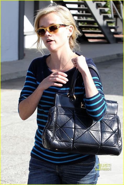 Reese Witherspoon Shows Her Stripes Reese Witherspoon Photo 15194552 Fanpop