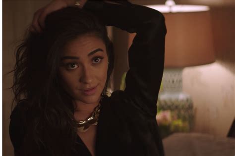 shay mitchell you shay mitchell recreated her you and pretty little liars characters in tiktok