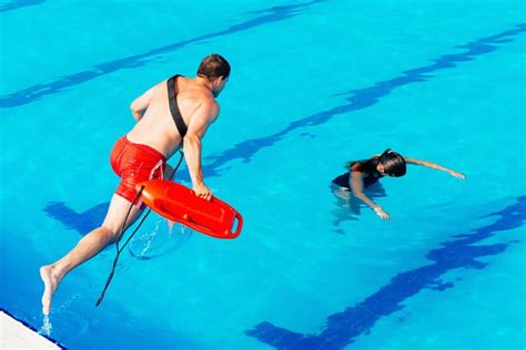Water Safety Tips Lifeguards Wish You Knew Readers Digest