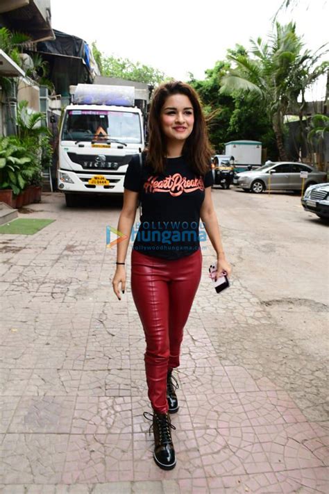 Photos Avneet Kaur Snapped In Juhu Parties And Events Bollywood Hungama