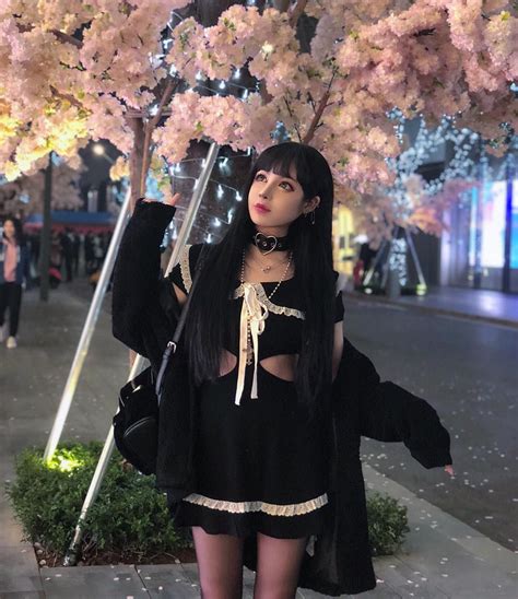 46 3k likes 236 comments kina shen kinashen on instagram “👧🏻hi” fashion gothic fashion