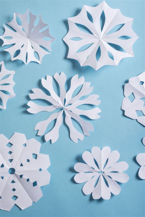 Learn How To Make A 3d Paper Snowflake And Liven Up Your Home Craft Cue