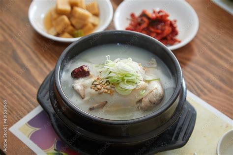 한국 전통 음식인 삼계탕 요리 Stock Photo Adobe Stock