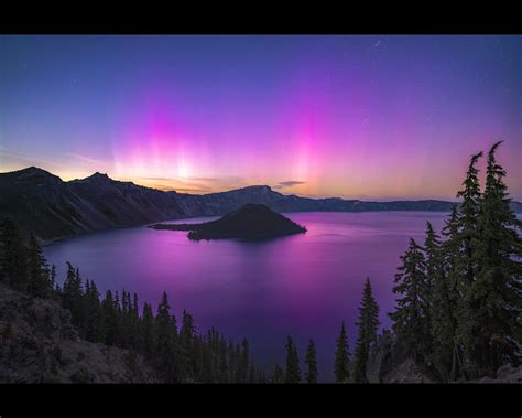 Aurora Borealis Over Crater Lake National Park Oregon — Tim Hallam