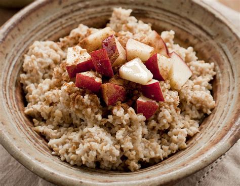 Raw Vegan Oatmeal Breakfast Recipe With Cinnamon And Apples