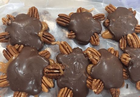 Chocolate Pecan Turtle Clusters RecipesYummi