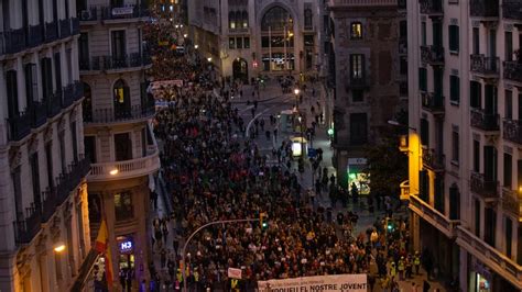 Esta es de las pocas manifestaciones en el país que a esta hora continúan activas. Barcelona y Catalunya | Cortes y manifestaciones de hoy ...