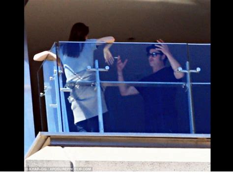 Omg Angelina Jolie Caught Smoking During Fight With Pitt Filmibeat