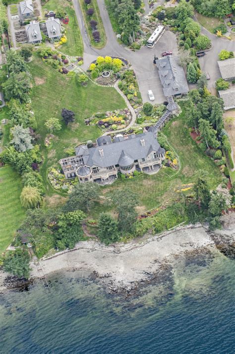 9750 West Saanich Road Chateau De Lis Stately Oceanfront Country