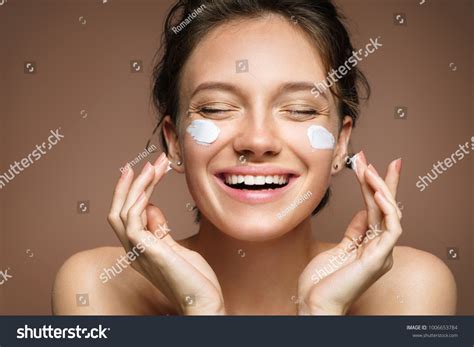 4 036 841 wynik i ów dla „face care” w kategorii obrazy stockowe zdjęcia i wektory shutterstock