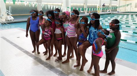 A Saintly Service Loyola Swim Team Teaches Water Safety To Elementary