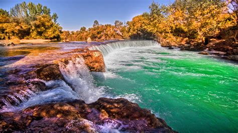 Flowing River With Waterfall 4k Ultra Hd Wallpaper Hintergrund