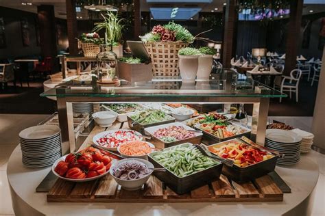 We eat with our senses: buffet | Food presentation, Buffet, Food