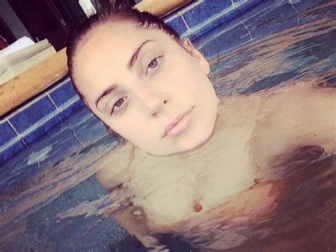 Eigentlich kennt man lady gaga perfekt geschminkt auf der bühne oder dem roten teppich. Sylvie Meis, Lady Gaga, JLo: Oben ohne! So strahlen die ...