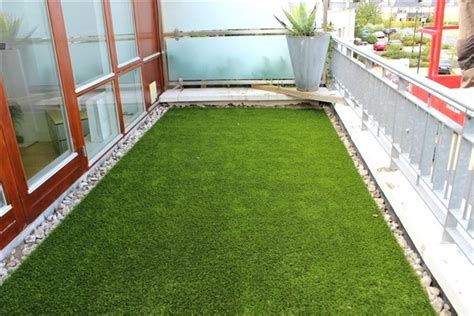 The main difference is that we don't have to we are considering artificial grass for our large fibreglass roofed extension which forms a first floor balcony area. Balcony Artificial Grass: Real-Like Floor Ideas - Balcony ...