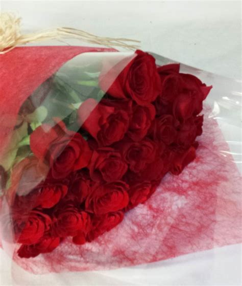 Bouquet 24 Roses Freedom Presente — Flores Frescas Online