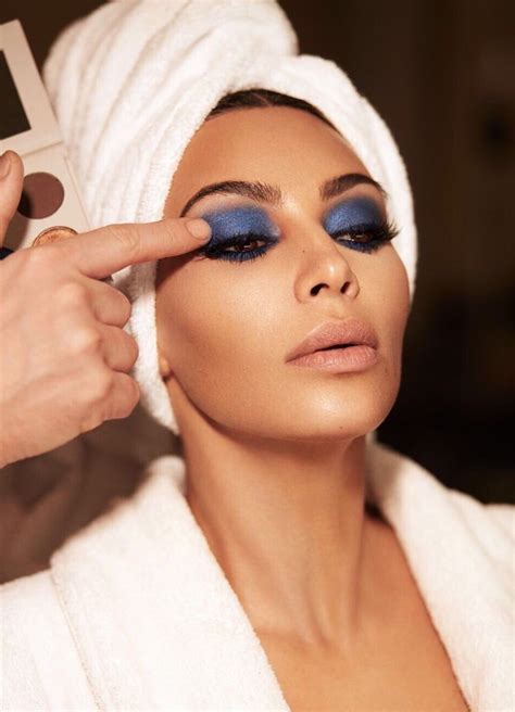 Pinterest Deborahpraha ♥️ Kim Kardashian Blue Eyeshadow Makeup Palette