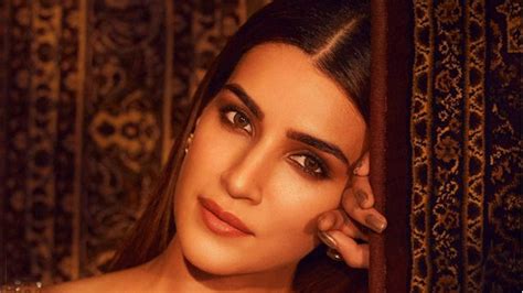 Exclusive Fans Mob Shehzada Sets In Haryana To Wish Kriti Sanon On Her Birthday People News