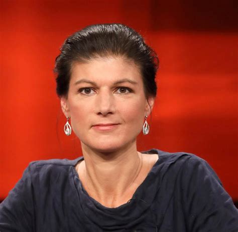 Sahra wagenknecht wurde am 16. Linkspartei: Wagenknecht macht Bogen um Stalinismusopfer ...