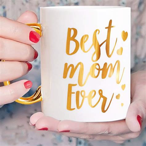 I love buying holiday gifts for mom because it's a great excuse to show her some appreciation (which i definitely don't do enough). Quirky Gifts for Mom Under $30 - DIY Darlin'