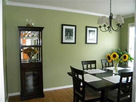 Prints on the wall are quite nice too i don't ike the light fitting. 20 Gorgeous Green Dining Room Ideas